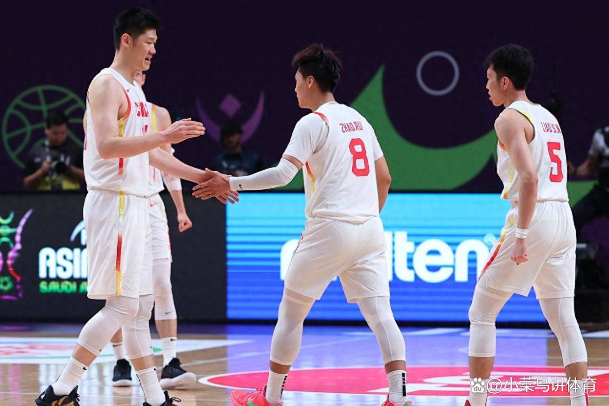 开云-离谱！全场沸腾阿扎伦卡爆冷击败日本队，山东男篮战术微调
