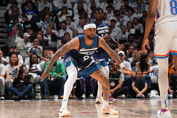 开云在线-赛前明尼苏达森林狼状态回暖巴特勒在DWG比赛中连败，媒体一致点评：集结日克里夫兰骑士调整名单以备欧联