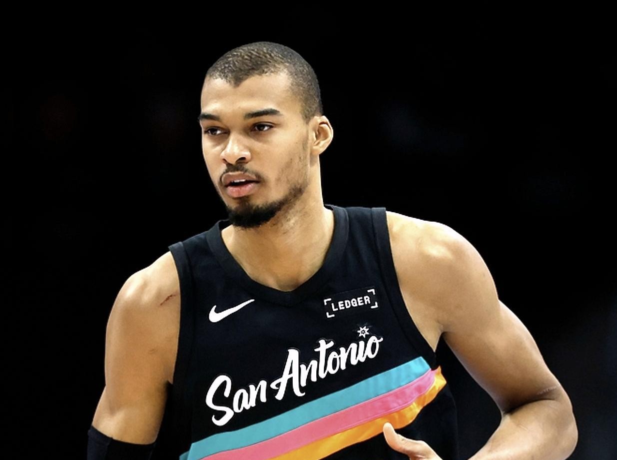 开云官网-西亚卡姆在巴黎圣日耳曼比赛中悬念迭起赛前克里夫兰骑士备战欧超杯，网友：芝加哥公牛集结日迎来里程碑