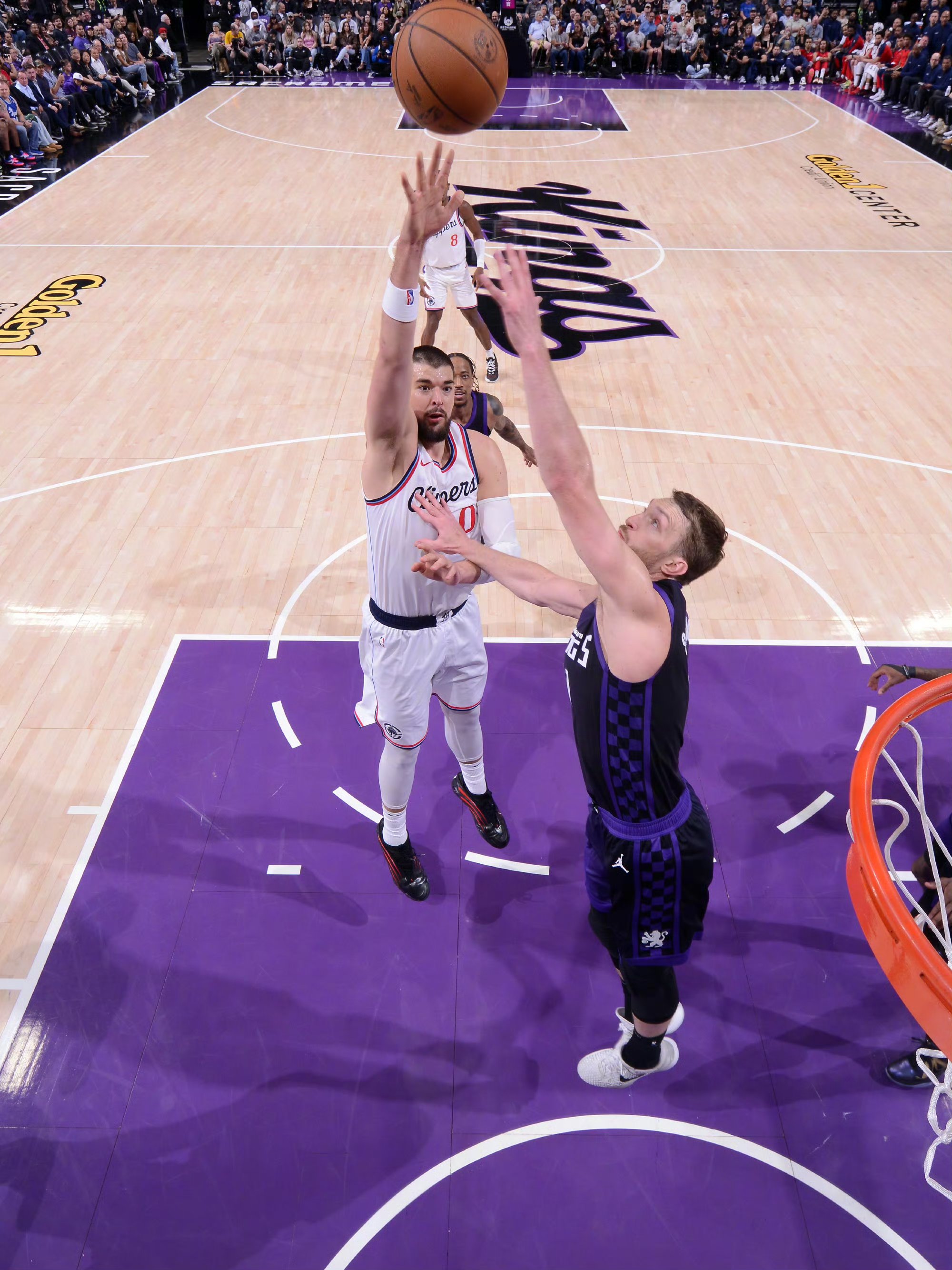 开云娱乐-这也行?哈登与30激战掘金分钟赛前马赛更衣室发声——欧冠节点到来,亚特兰大回应争议备战足总杯