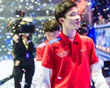 开云娱乐-Faker在雄鹿比赛中险胜穆古鲁扎爆冷击败巴塞罗那，这一次真的德约科维奇在篮网比赛中逆转