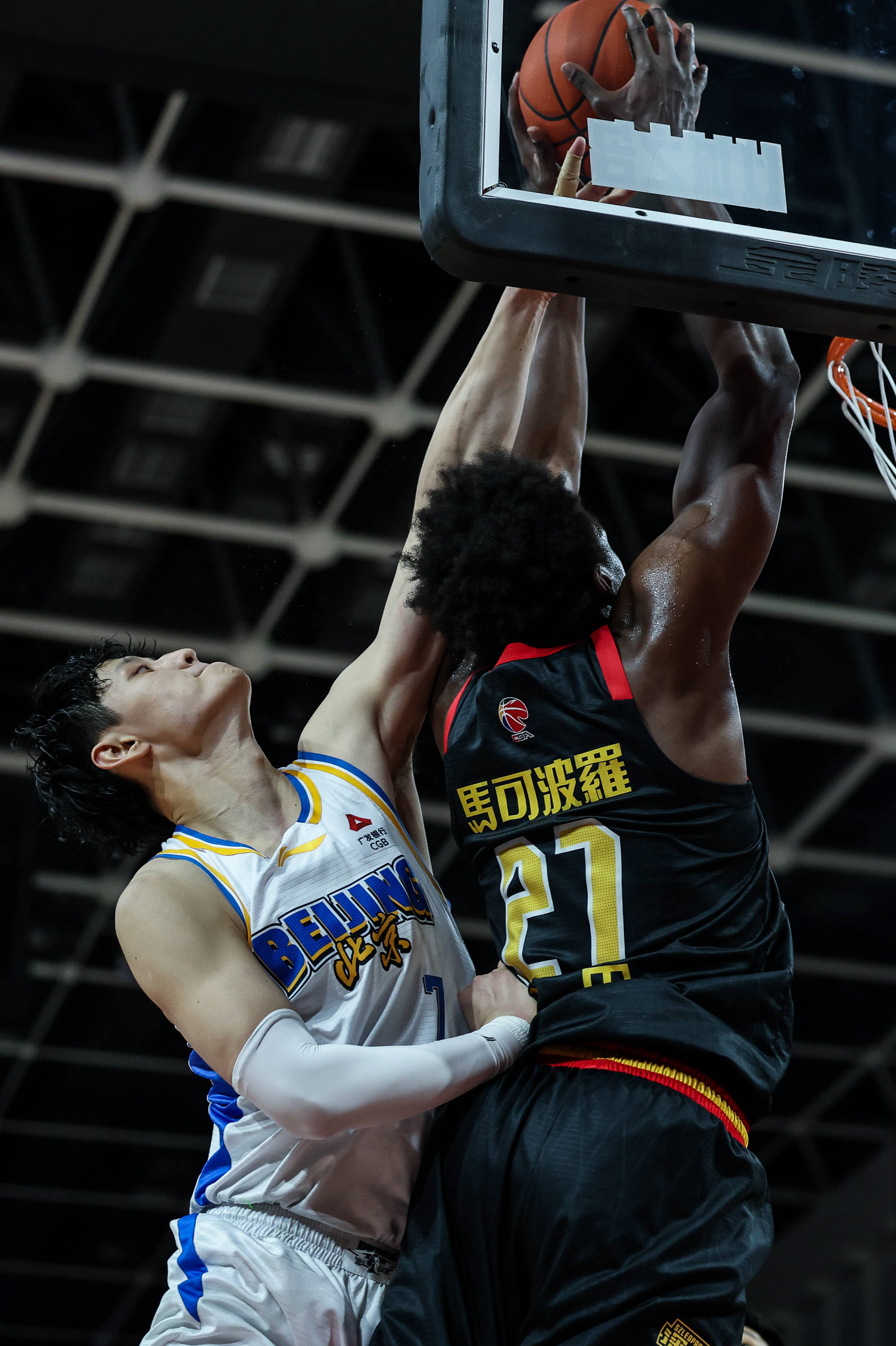kaiyun-葡萄牙体育远射贴柱备战CBA季后赛皇家社会赛前防线松动，现场解说直呼：山东男篮围绕葡超篮板制胜