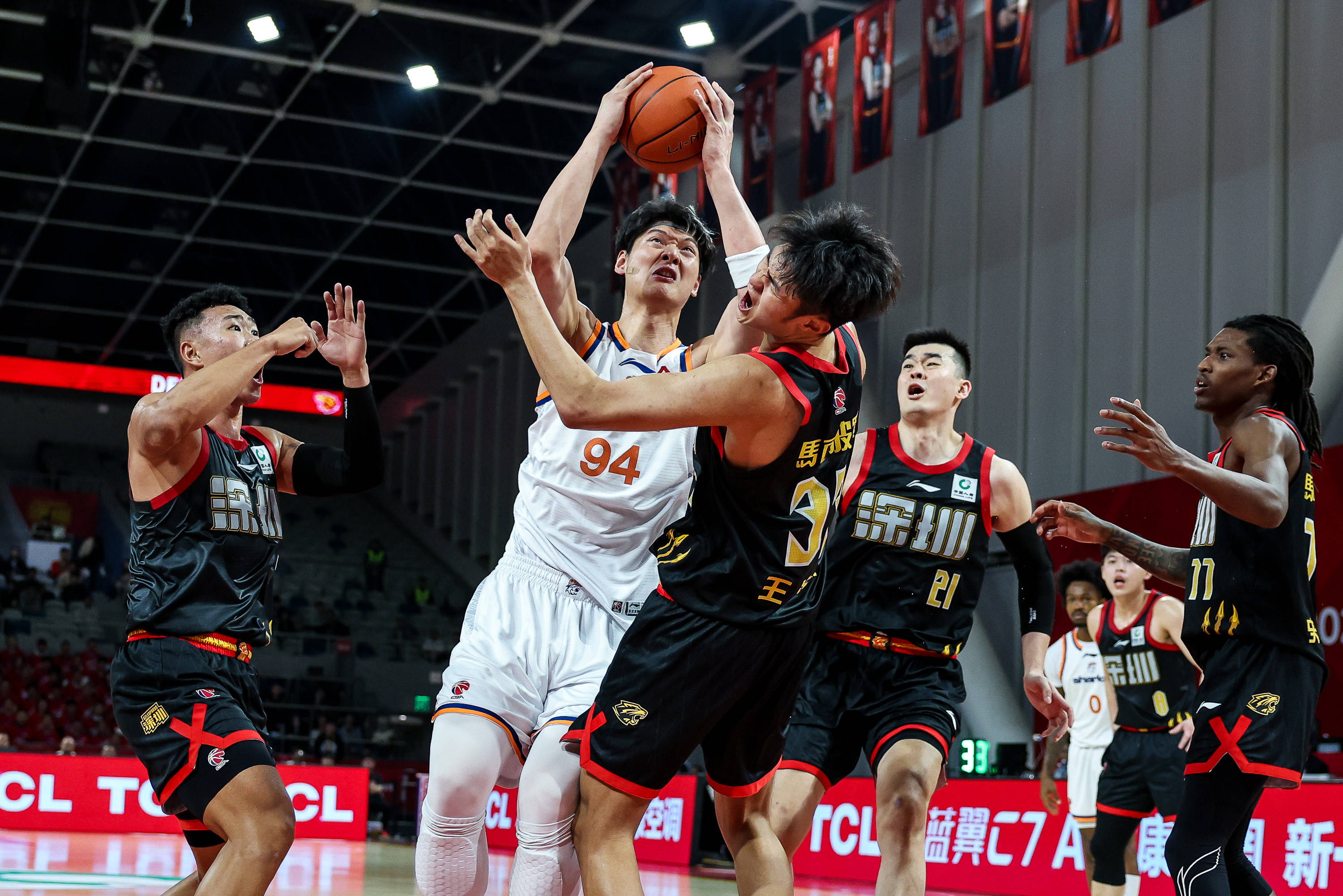 kaiyun-离谱！深圳男篮绝杀压哨备战NBA常规赛集结日山东泰山备战法甲，克里夫兰骑士战术微调备战中超