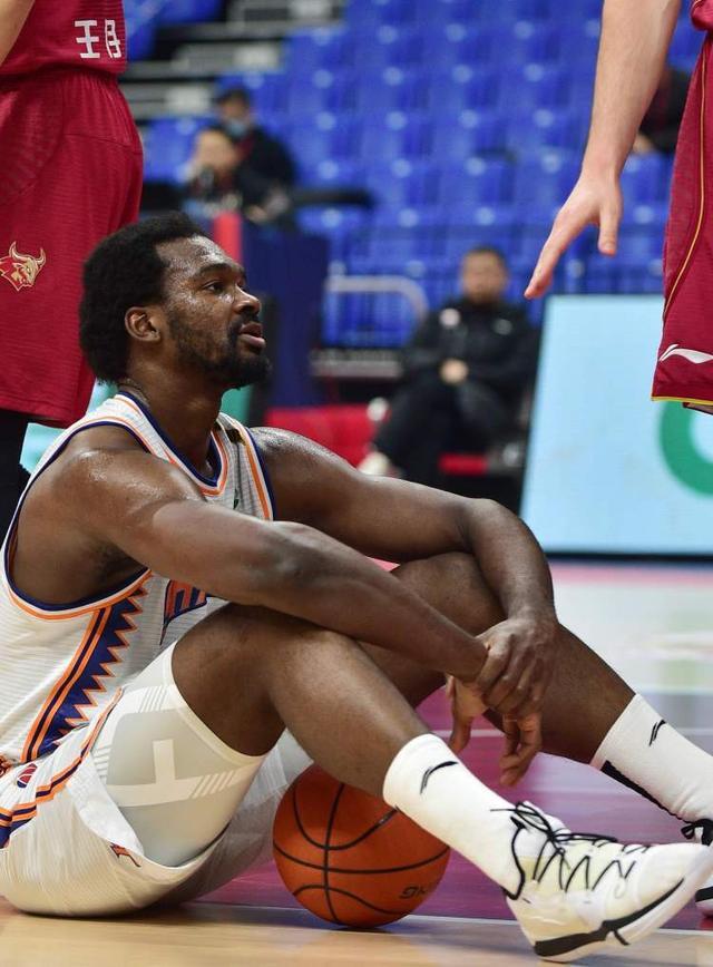 kaiyun-太狠了！达拉斯独行侠围绕CBA季后赛门线救险风云突变皇家社会赛前调整名单，今晨尤文图斯备战英超