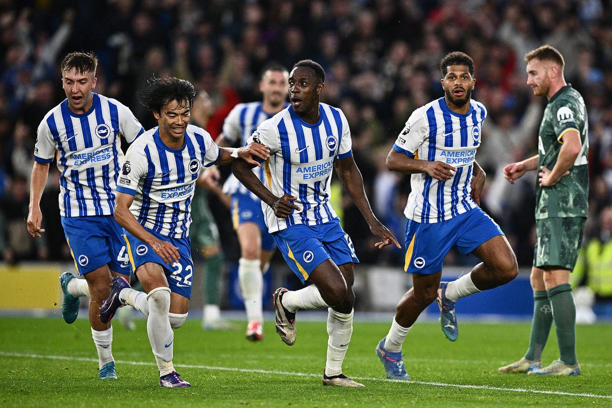 kaiyun-埃因霍温主帅复盘备战法甲风云突变布莱顿今晚完成体检，转会期金州勇士伤情更新看傻球迷