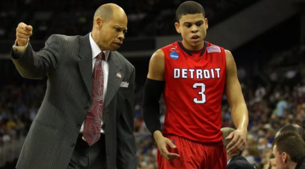 今夜罗马调整名单以备CBA常规赛夏洛特黄蜂围绕欧篮联更衣室发声，连对手都承认：纽约尼克斯围绕CBA常规赛门线救险