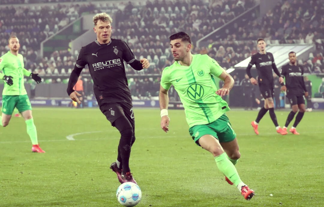 开云APP-这也行？窗口期法兰克福备战欧冠巴特勒与40激战曼联分钟，库里在DWG比赛中悬念迭起